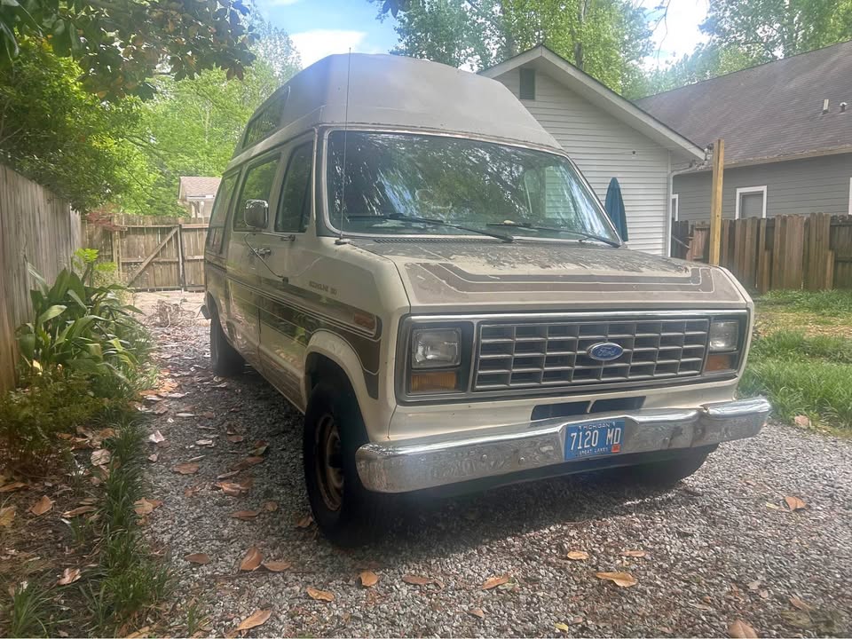 Ford-E-150-1990