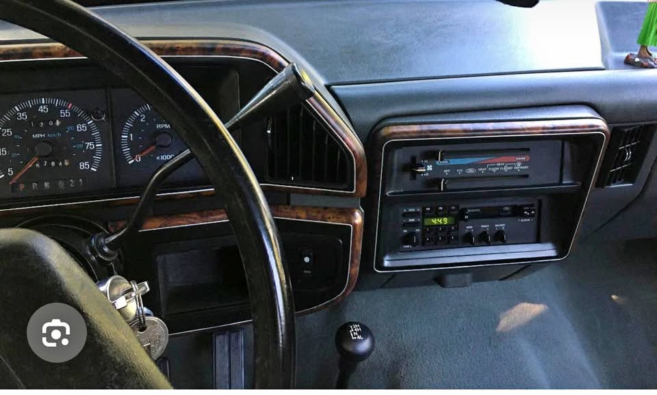 Ford-E-150-1990