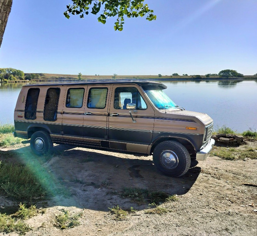 Ford-E-150-Econoline-1987-Extended-Cargo-Van-Brown