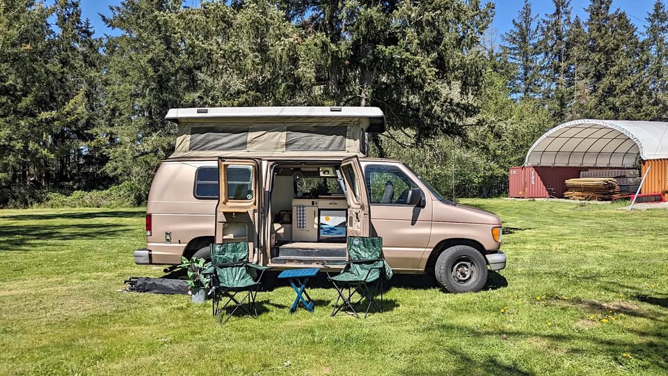 Ford-E-150-camper-conversion-1996