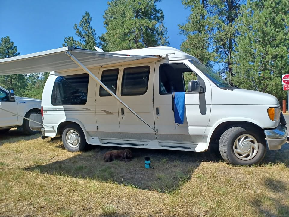 Ford-E-150-conversion-van-1996