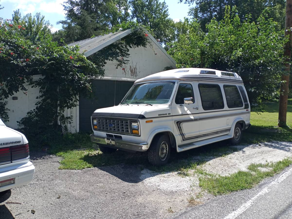 Ford-E-150-econoline-1990-white
