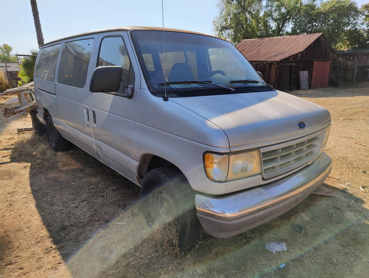 Ford-E-150-econoline-1996-silver