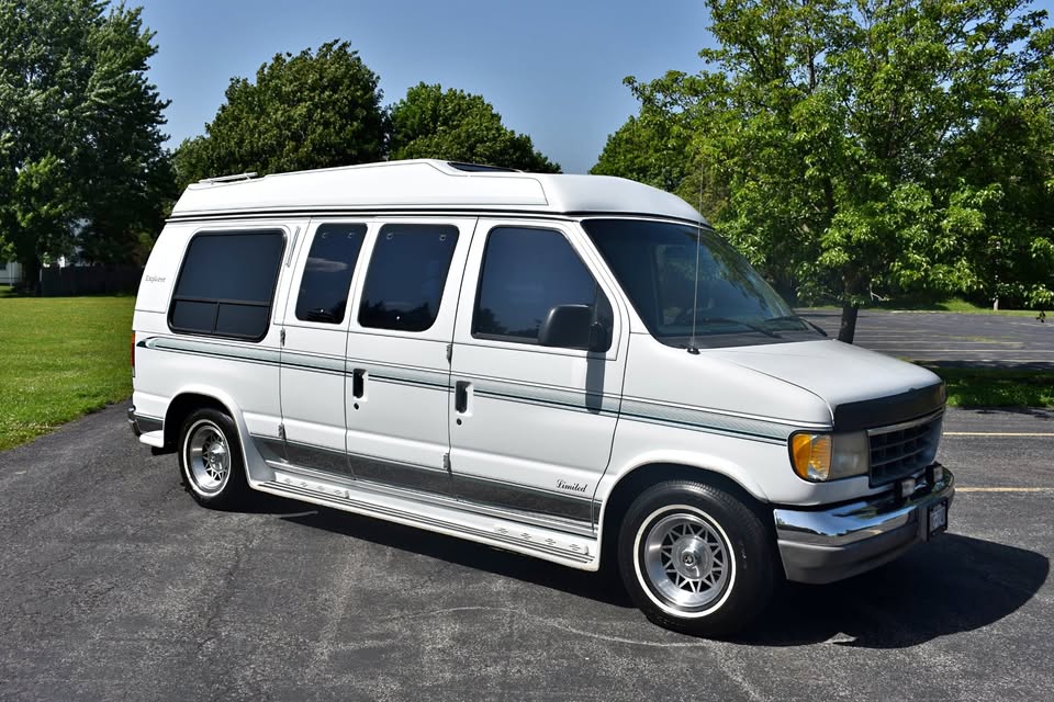 Ford-E-150-explorer-conversion-van-1994