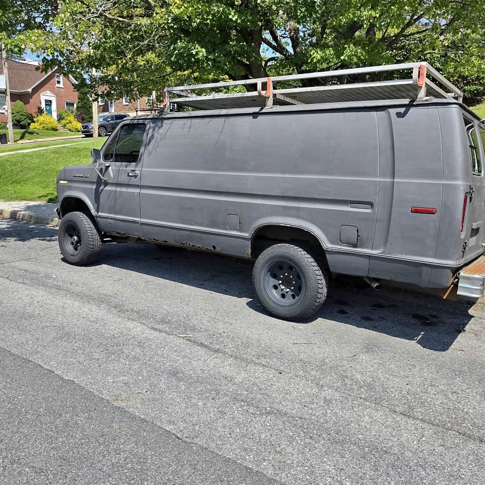 Ford-E-250-1984