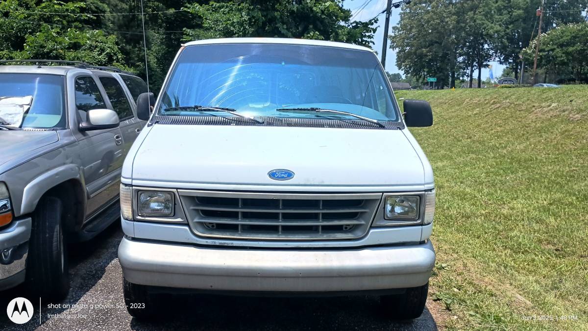 Ford-E-250-econoline-1993-white