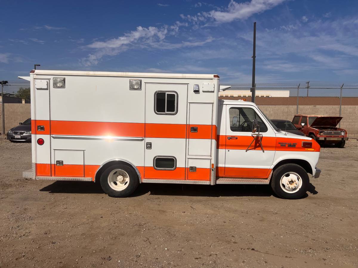 Ford-E-350-1990-White