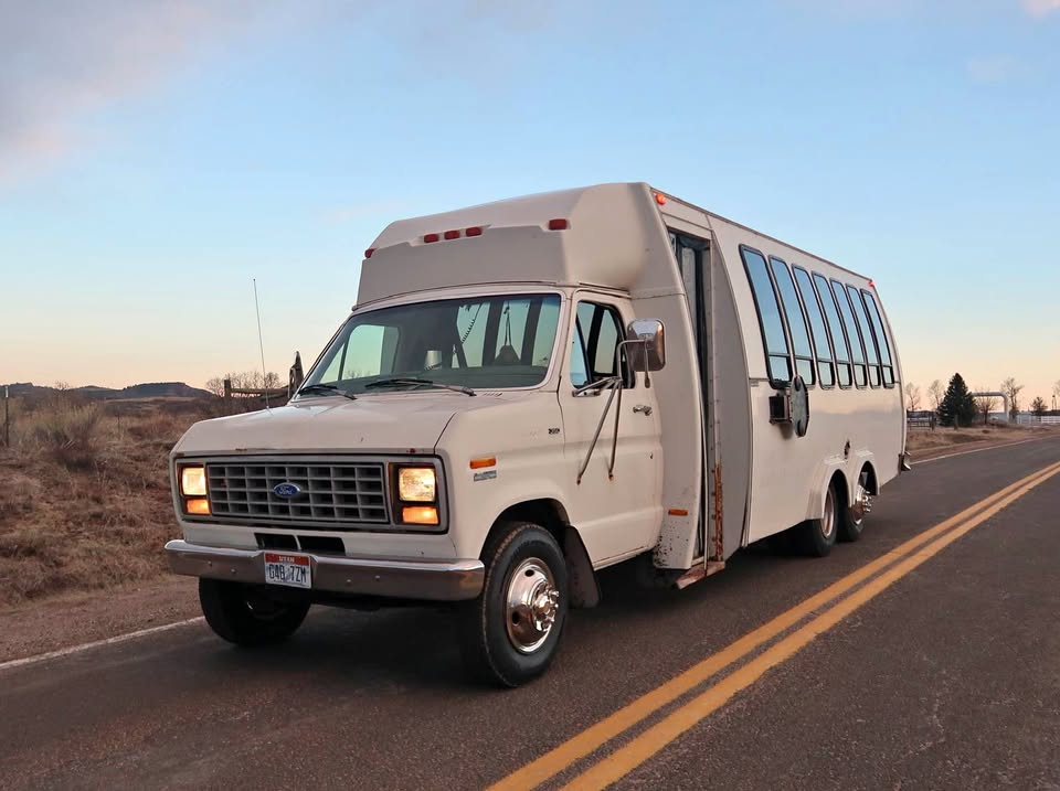 Ford-E-350-1990