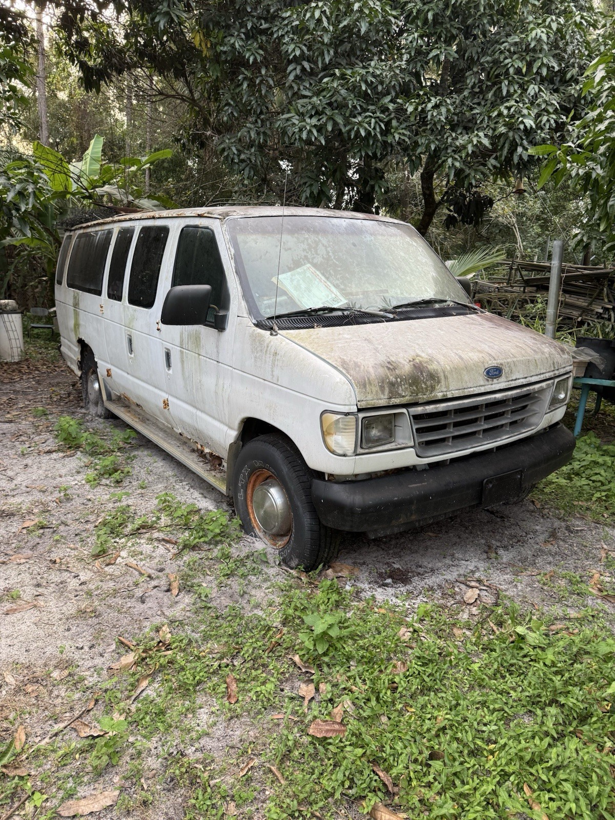 Ford-E-350-Econoline-Club-Wagon-1994-Extended-Passenger-Van-Gray