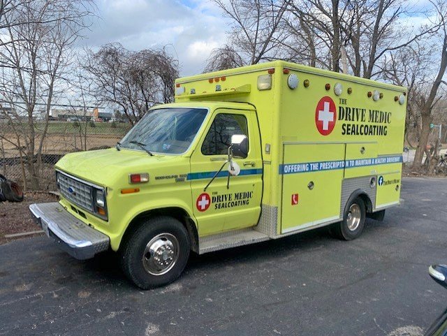 Ford-E-350-ambulance-1990