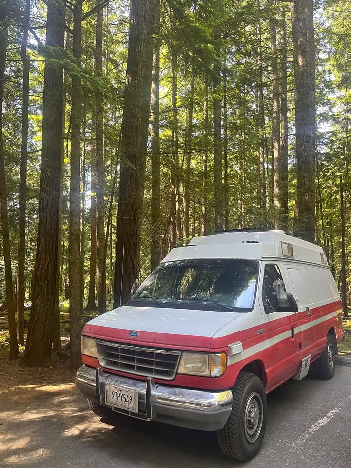 Ford-E-350-camper-van-conversion-1994
