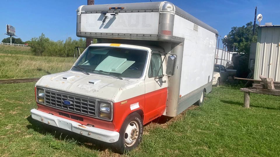 Ford-E-350-cutaway-van-1989