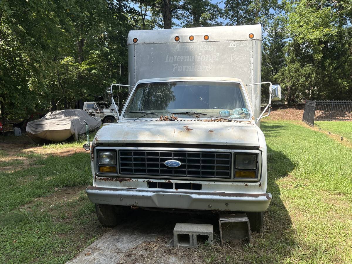 Ford-E-350-econoline-1984
