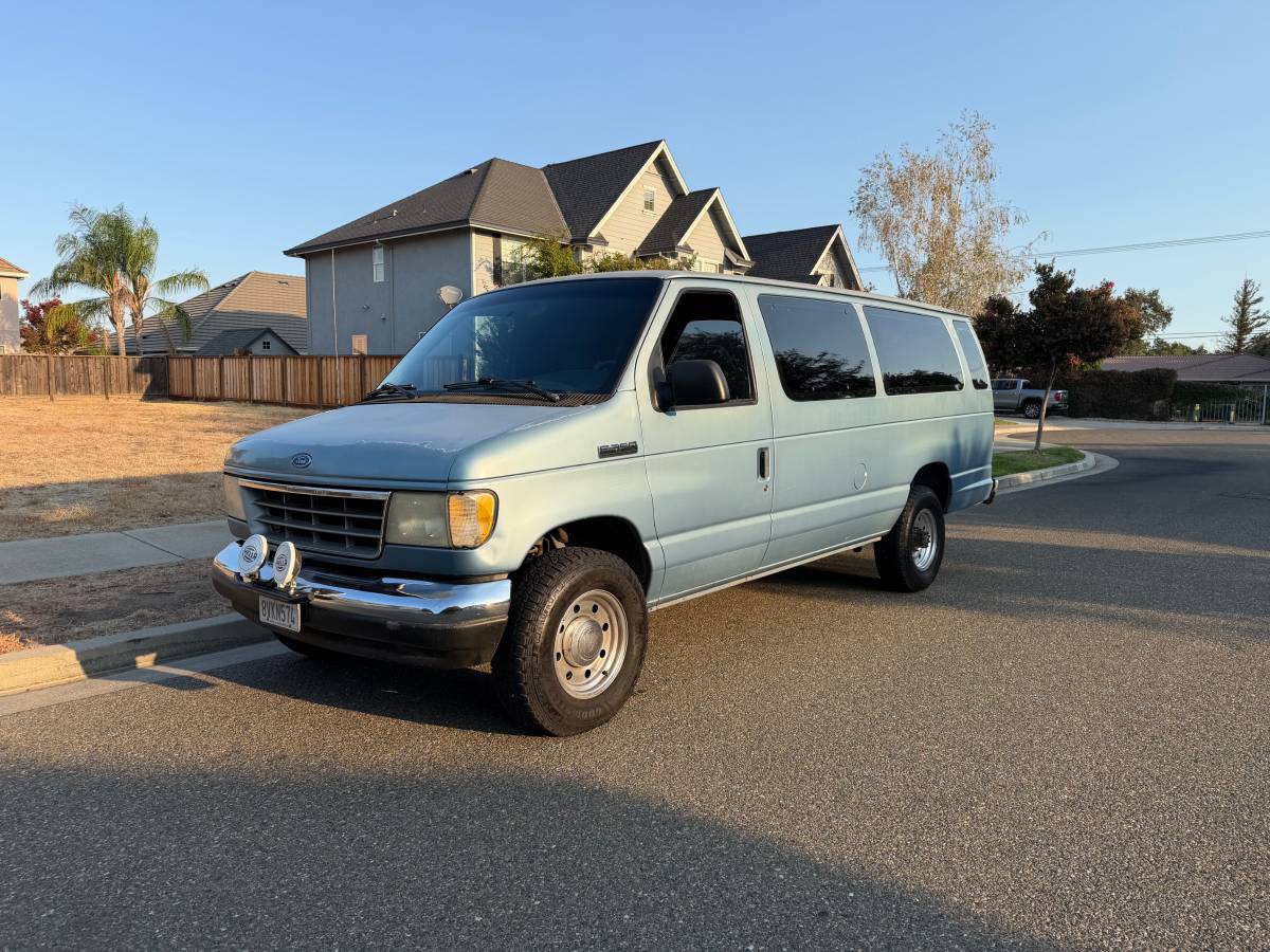 Ford-E-350-extended-passenger-van-1994-blue
