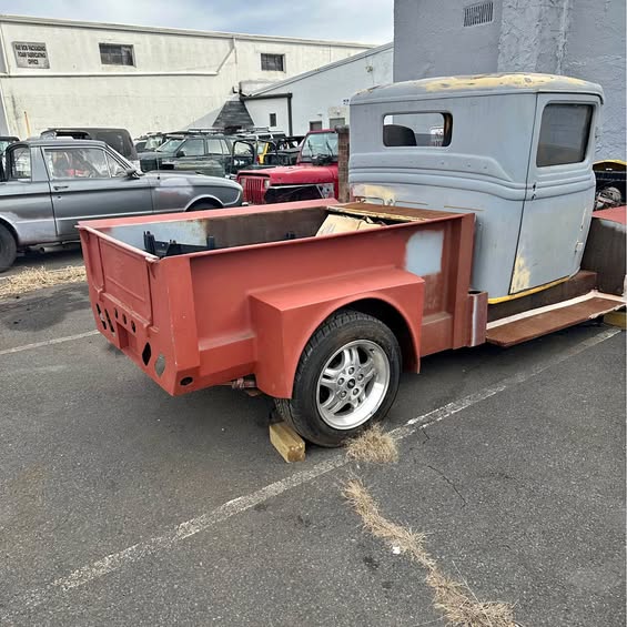 Ford-E150-cargo-1932