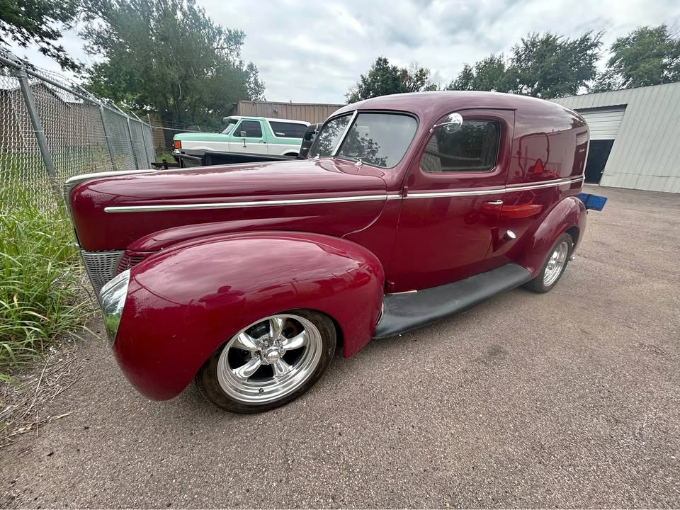 Ford-E150-cargo-1940