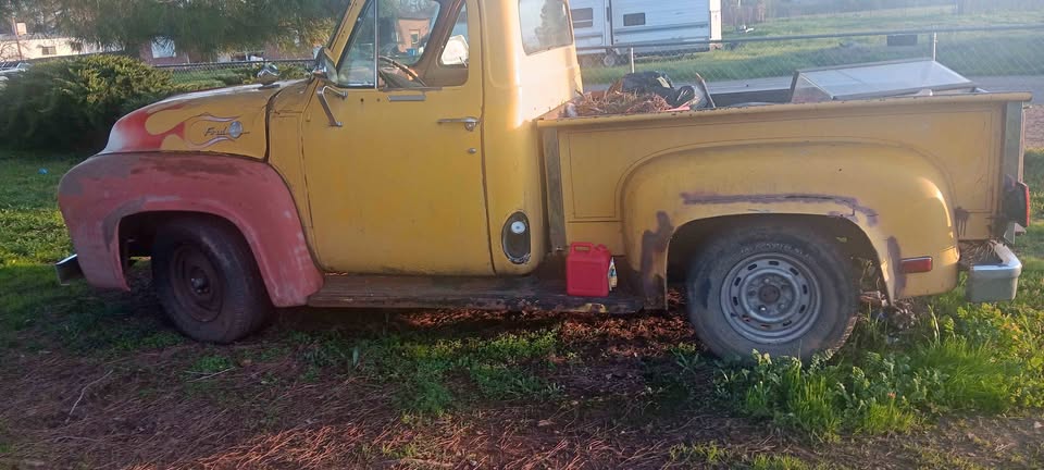 Ford-E150-cargo-1955