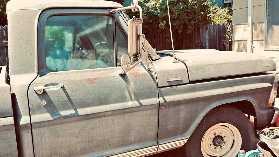 Ford-E150-cargo-1970