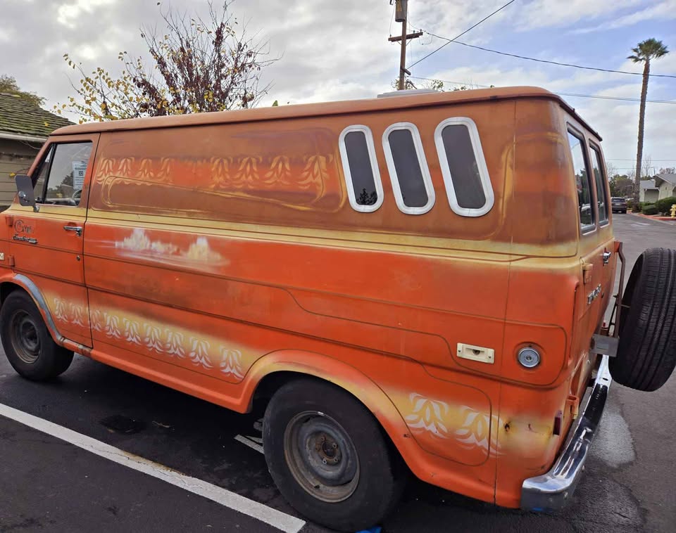 Ford-E150-cargo-1974