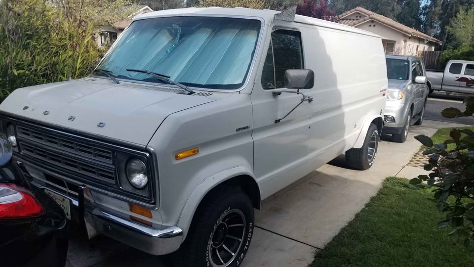 Ford-E150-cargo-1975