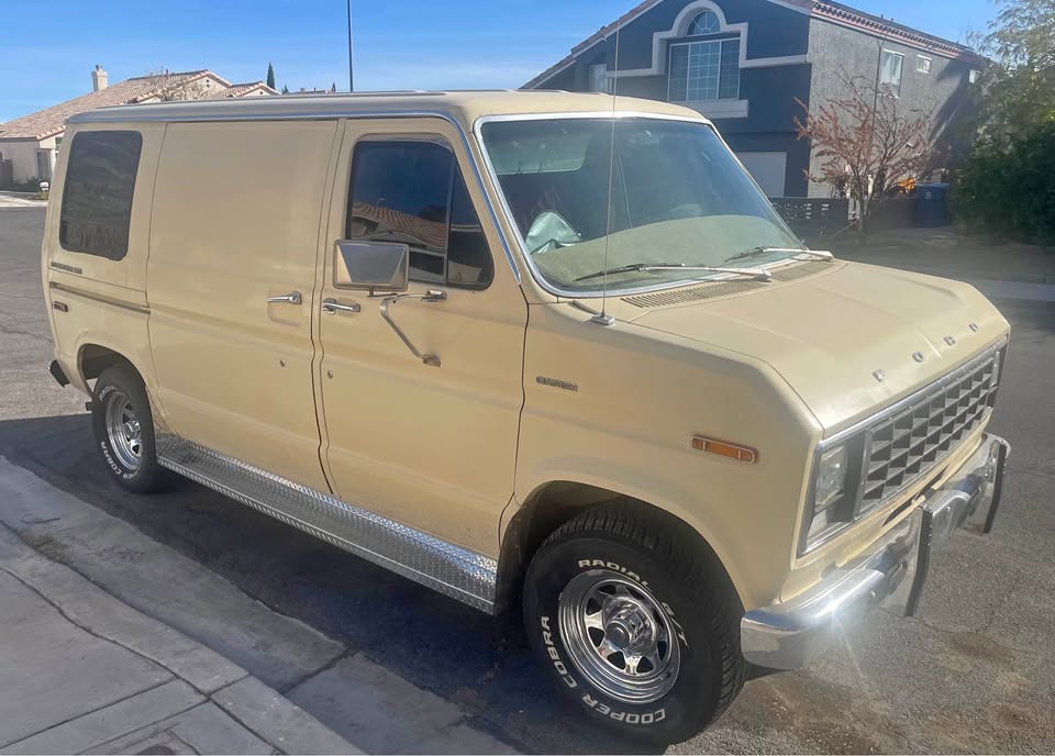 Ford-E150-cargo-1980