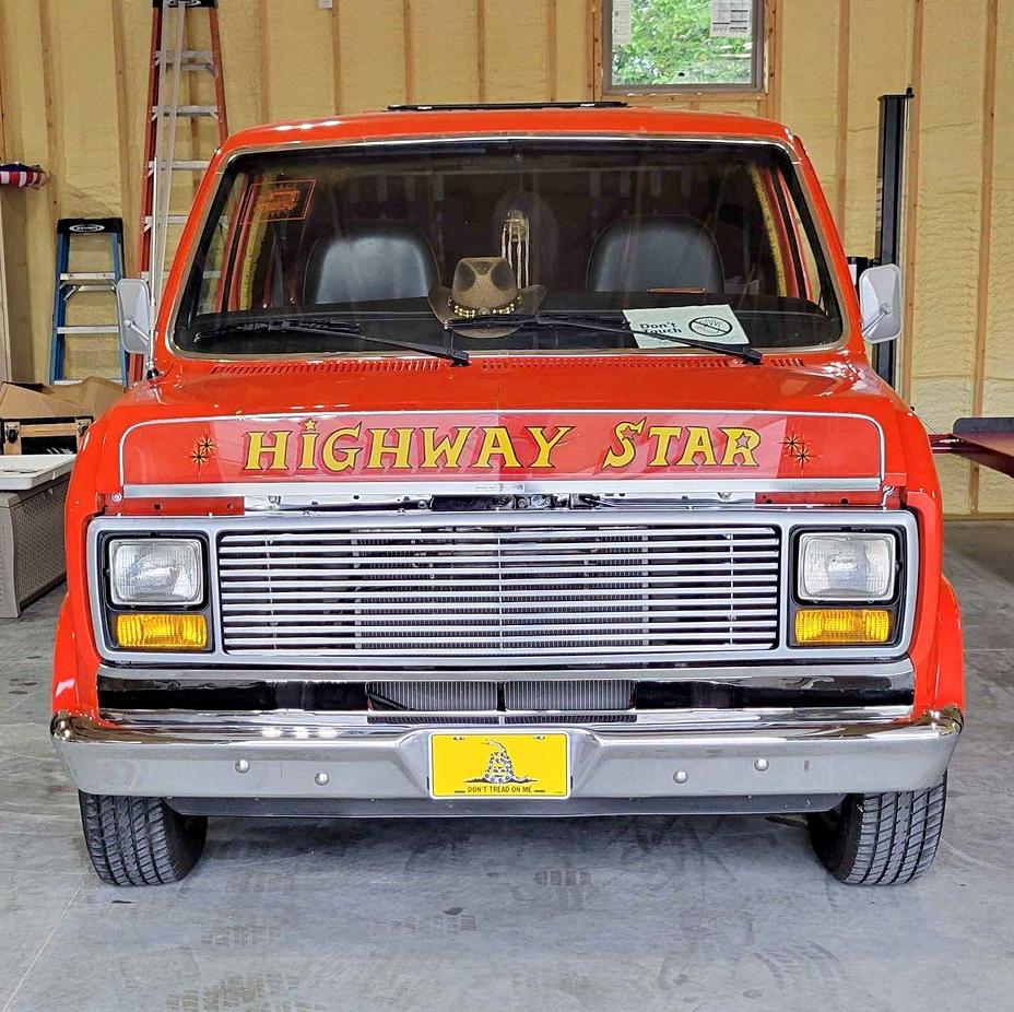 Ford-E150-cargo-1983