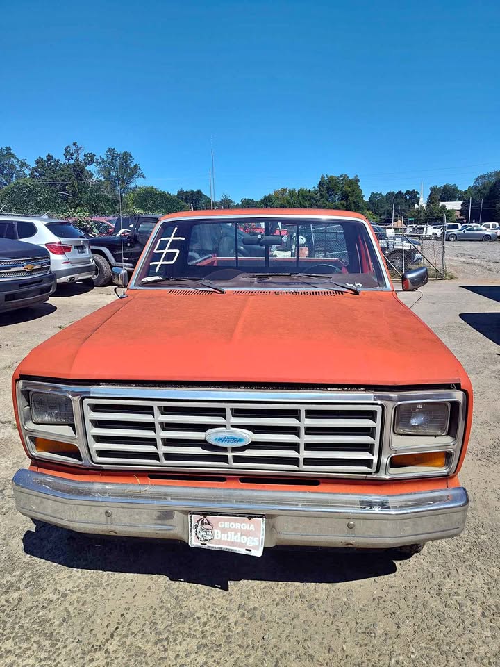 Ford-E150-cargo-1986