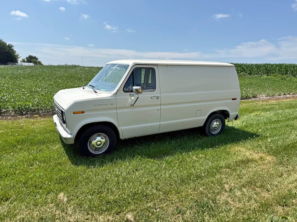 Ford-E150-cargo-1987
