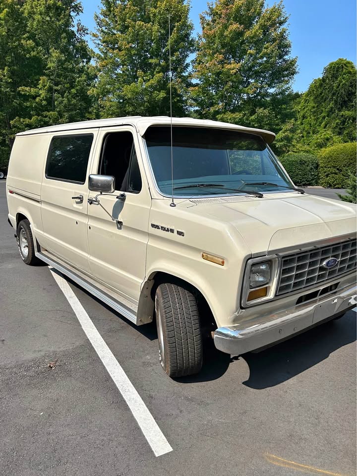 Ford-E150-cargo-1988
