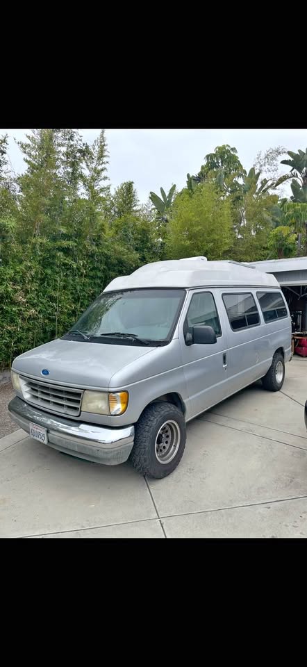 Ford-E150-cargo-1994