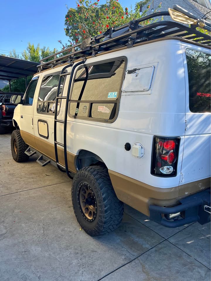 Ford-E150-cargo-1995