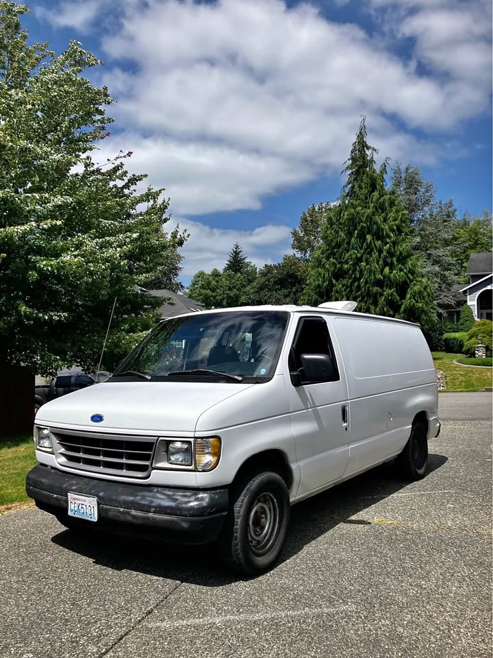 Ford-E150-cargo-1995