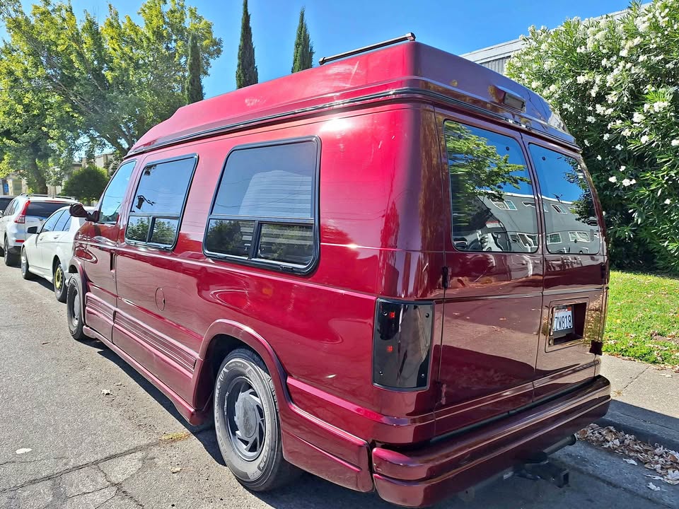 Ford-E150-cargo-1995