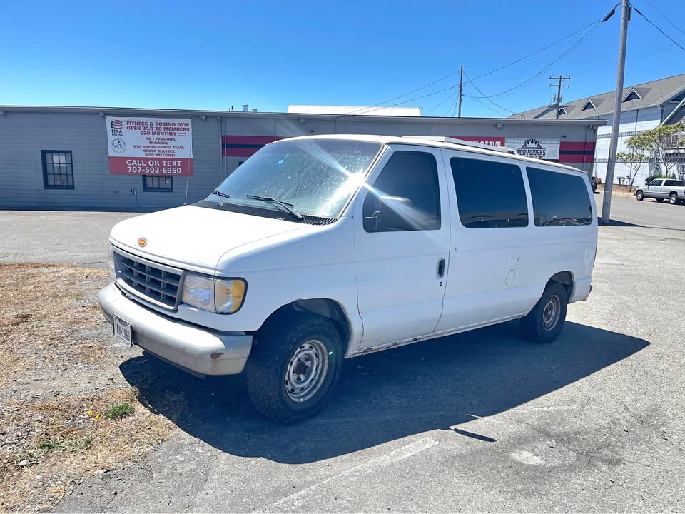 Ford-E150-cargo-1996