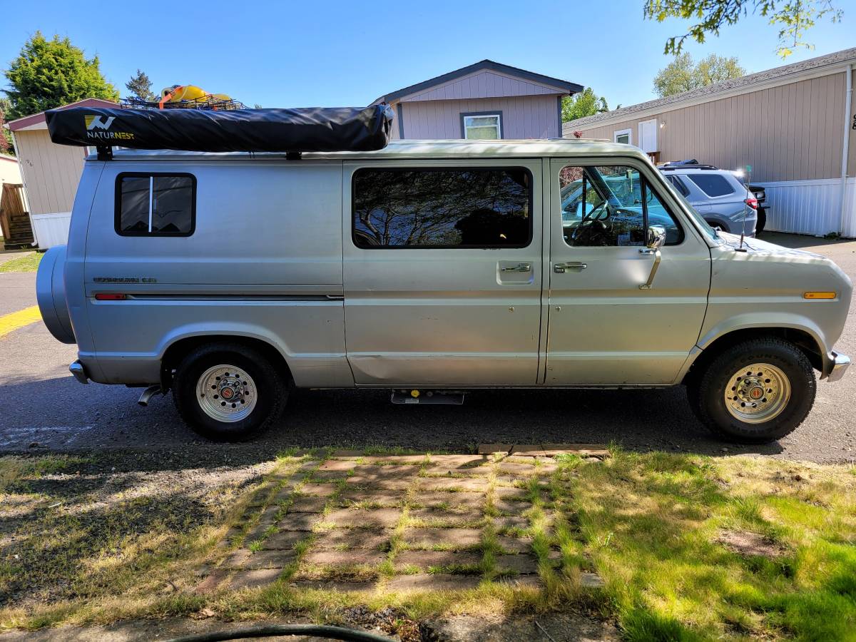 Ford-E150-conversion-van-1978-silver