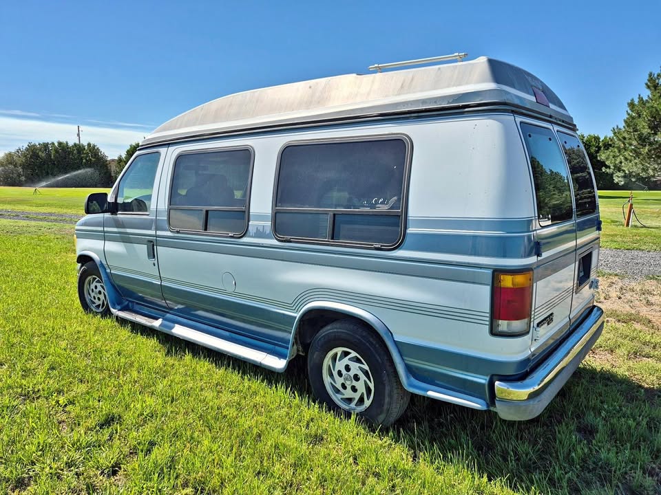 Ford-E150-conversion-van-1992
