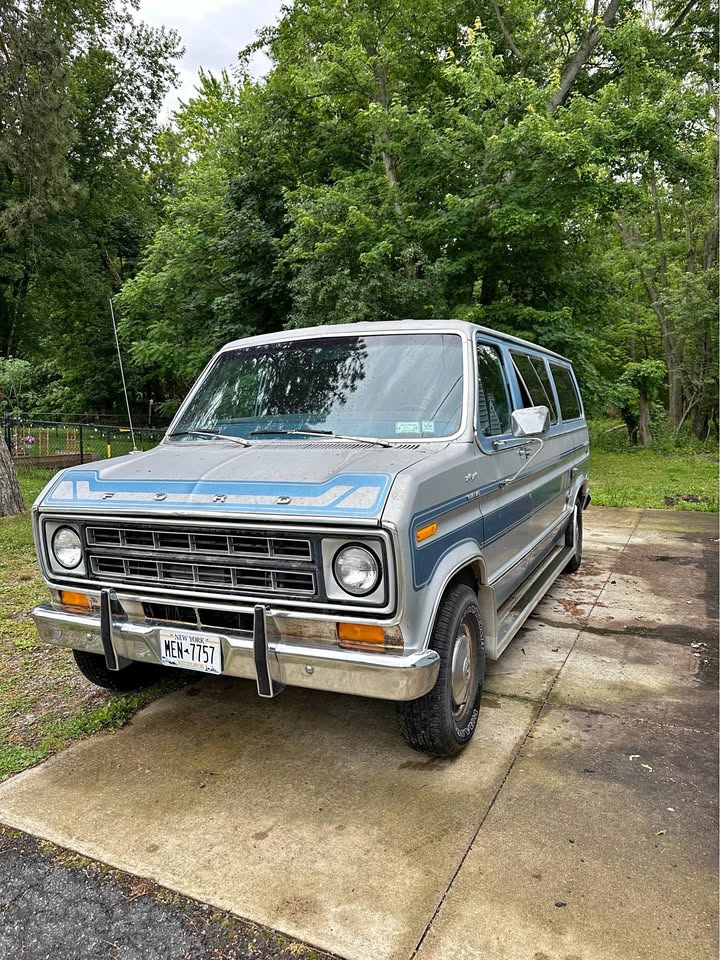 Ford-E150-passenger-1978