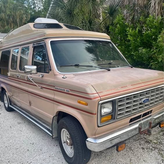 Ford-E150-passenger-1987