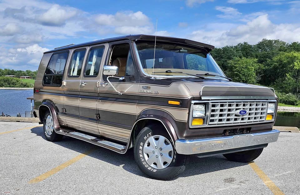 Ford-E150-passenger-1988