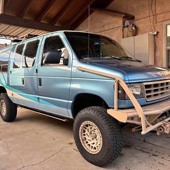 Ford-E150-passenger-1992