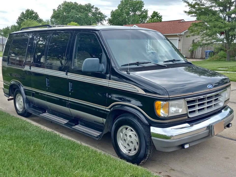 Ford-E150-passenger-1992