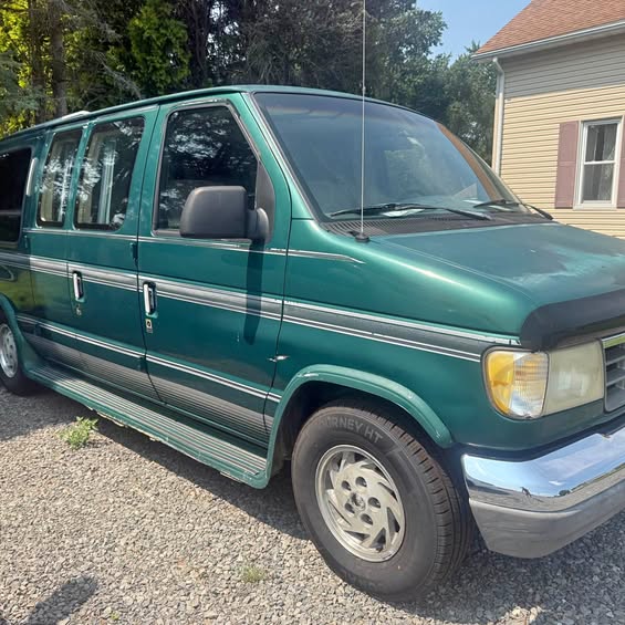 Ford-E150-passenger-1993