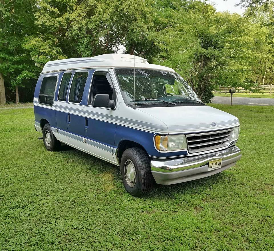 Ford-E150-passenger-1994