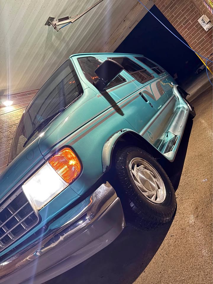 Ford-E150-passenger-1994
