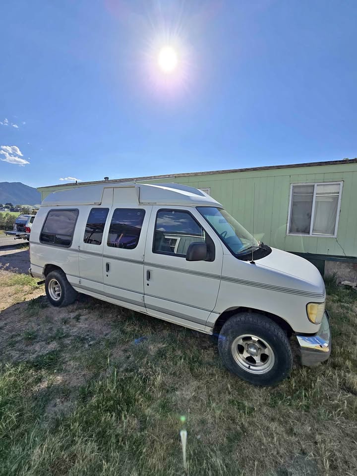 Ford-E150-passenger-1995