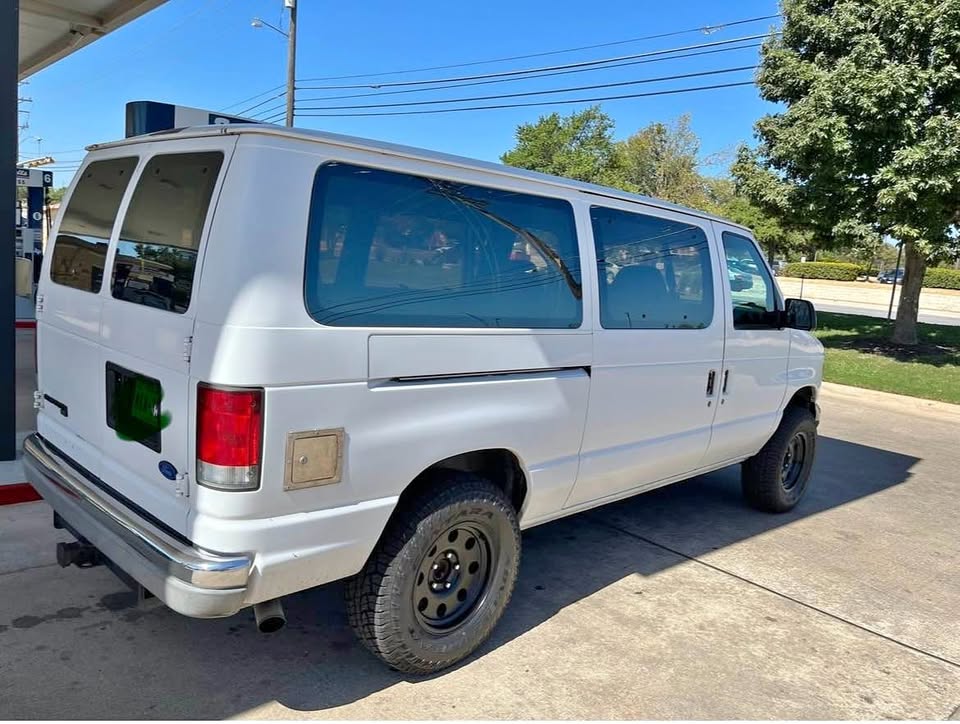 Ford-E150-passenger-1995