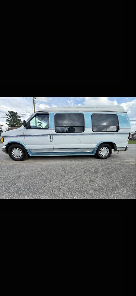 Ford-E150-passenger-1996