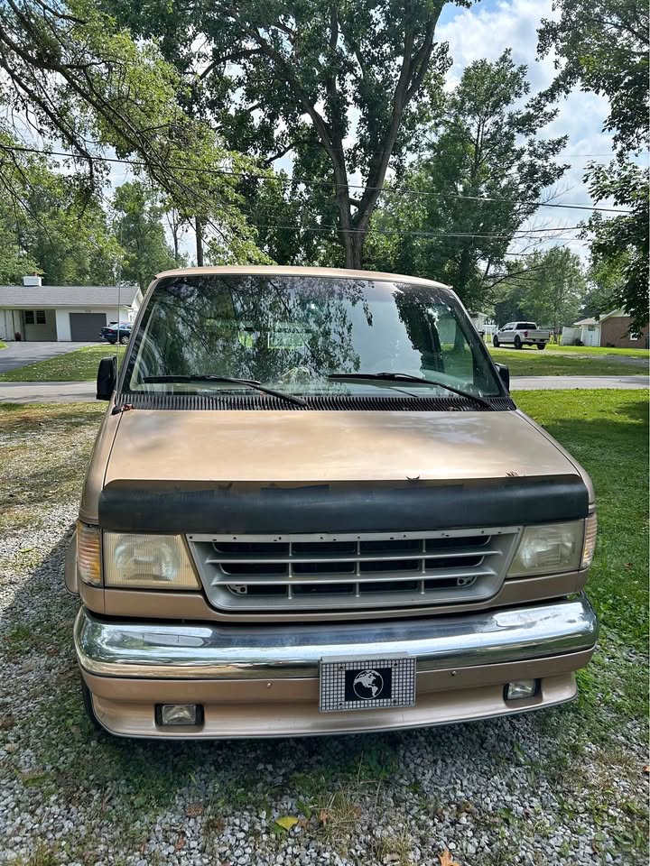 Ford-E150-passenger-1996