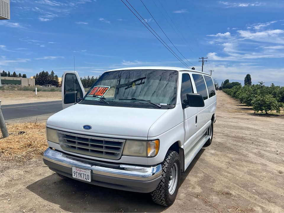 Ford-E150-passenger-1996
