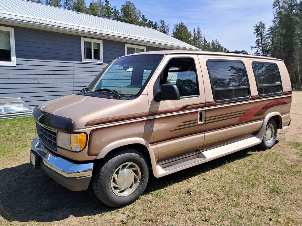 Ford-E150-passenger-1996